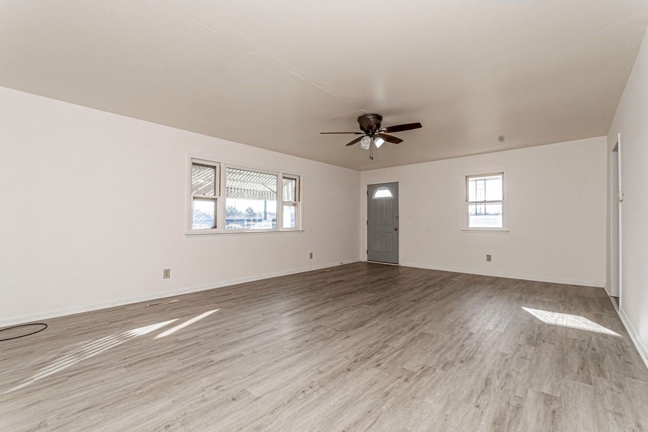 305 S 7th St - Photo 5 of 20