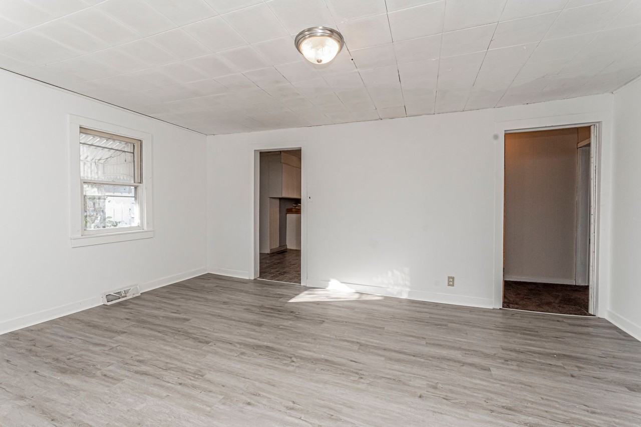 305 S 7th St - Photo 6 of 20