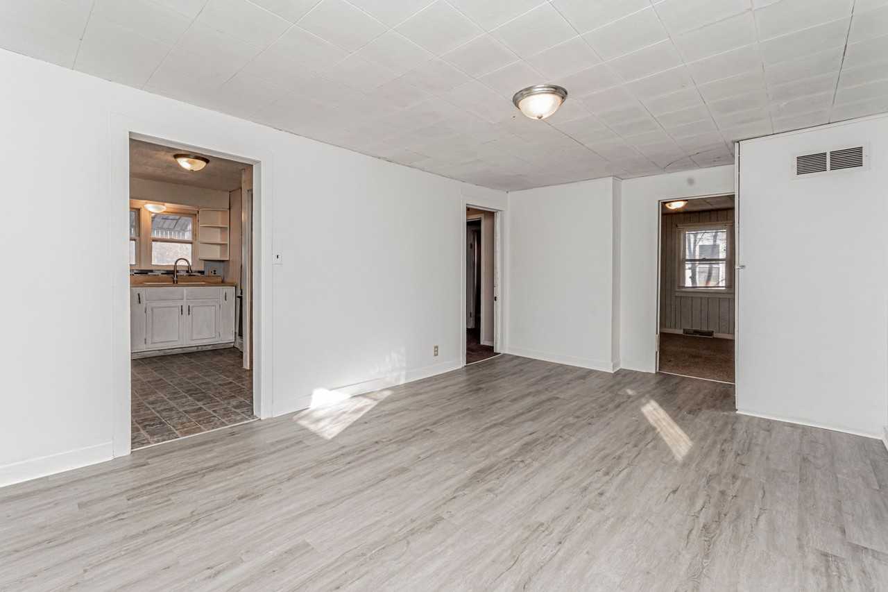 305 S 7th St - Photo 7 of 20