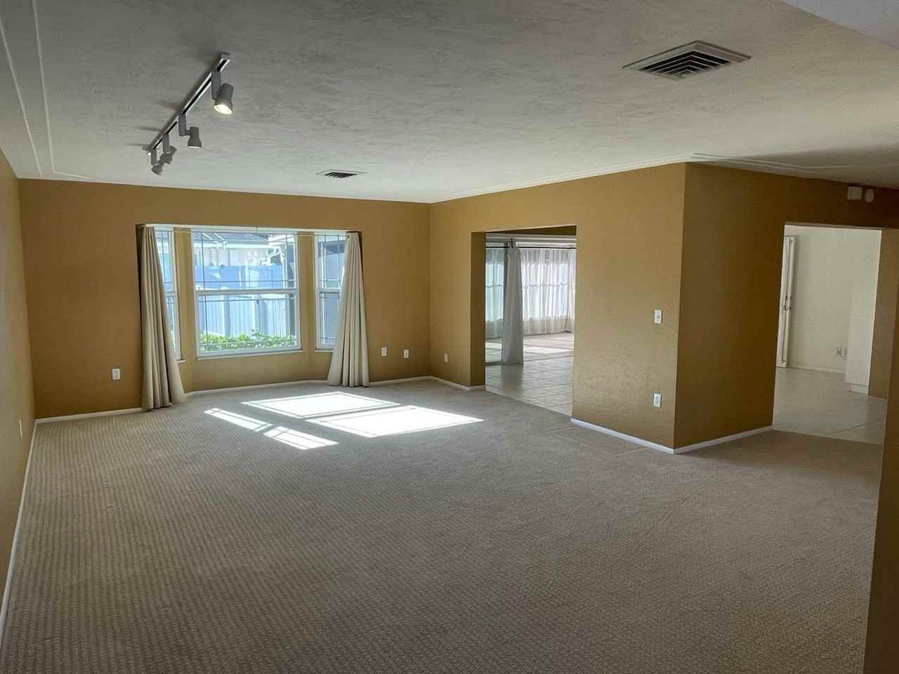 2560 Bispham Rd - Photo 2 of 20