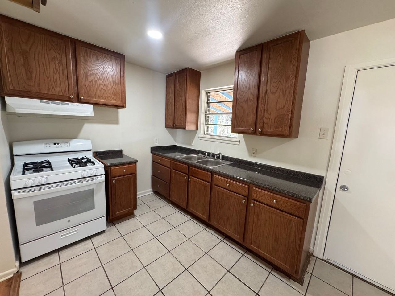 749 Tecumseh Trl - Photo 3 of 9