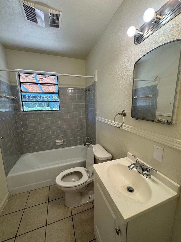 749 Tecumseh Trl - Photo 7 of 9