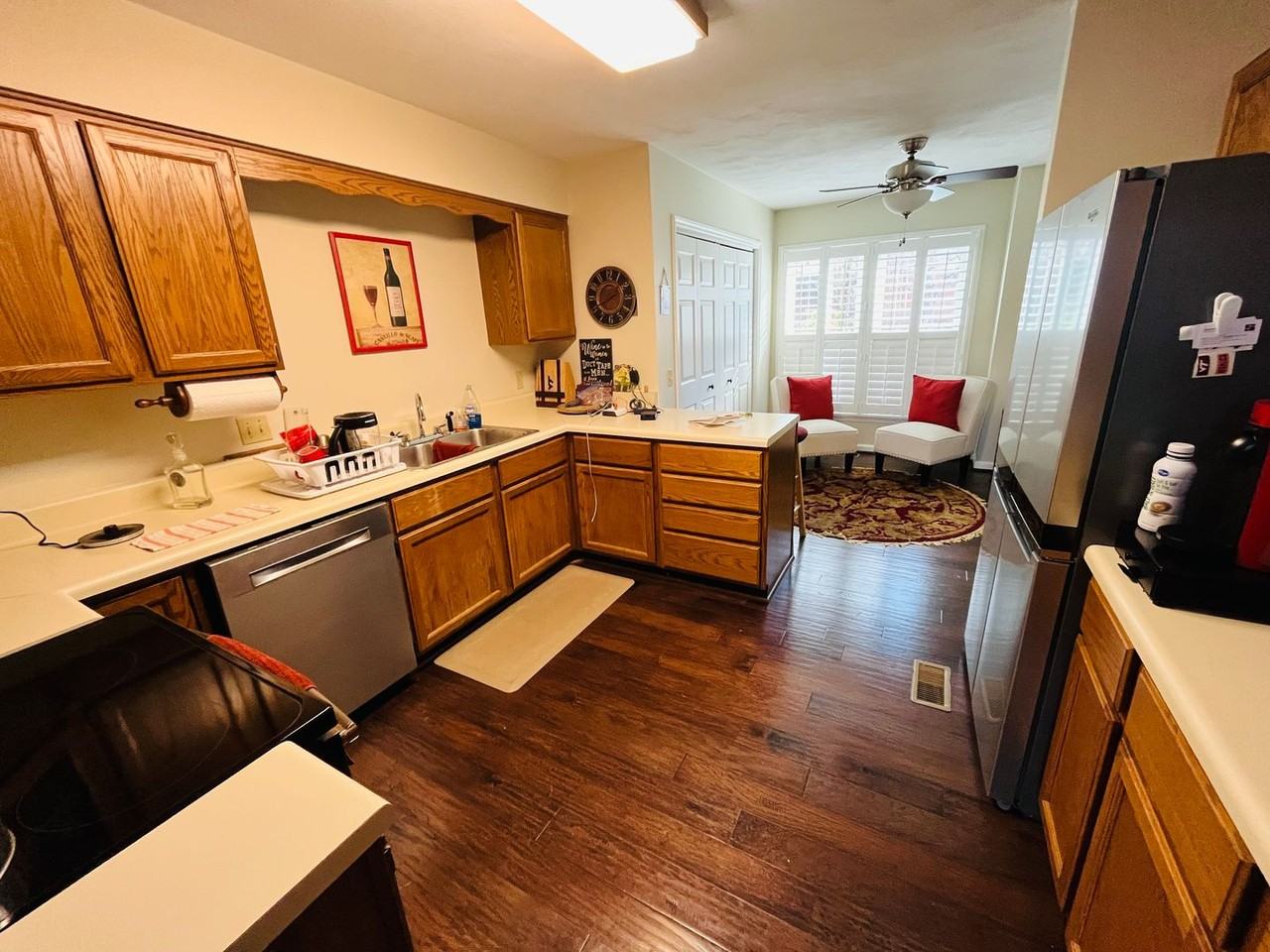 1018 Chateau Ct - Photo 3 of 12