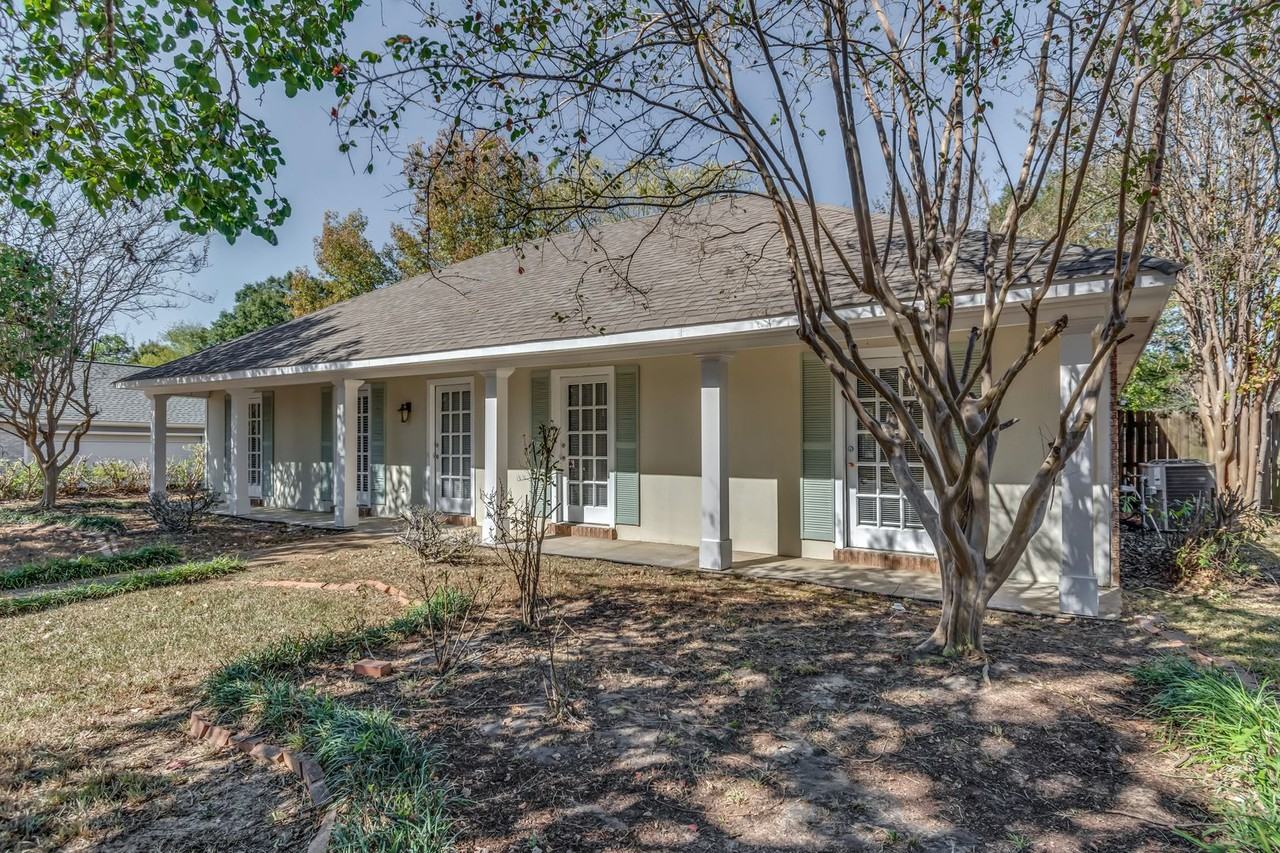 125 Eastwood Dr - Photo 3 of 50