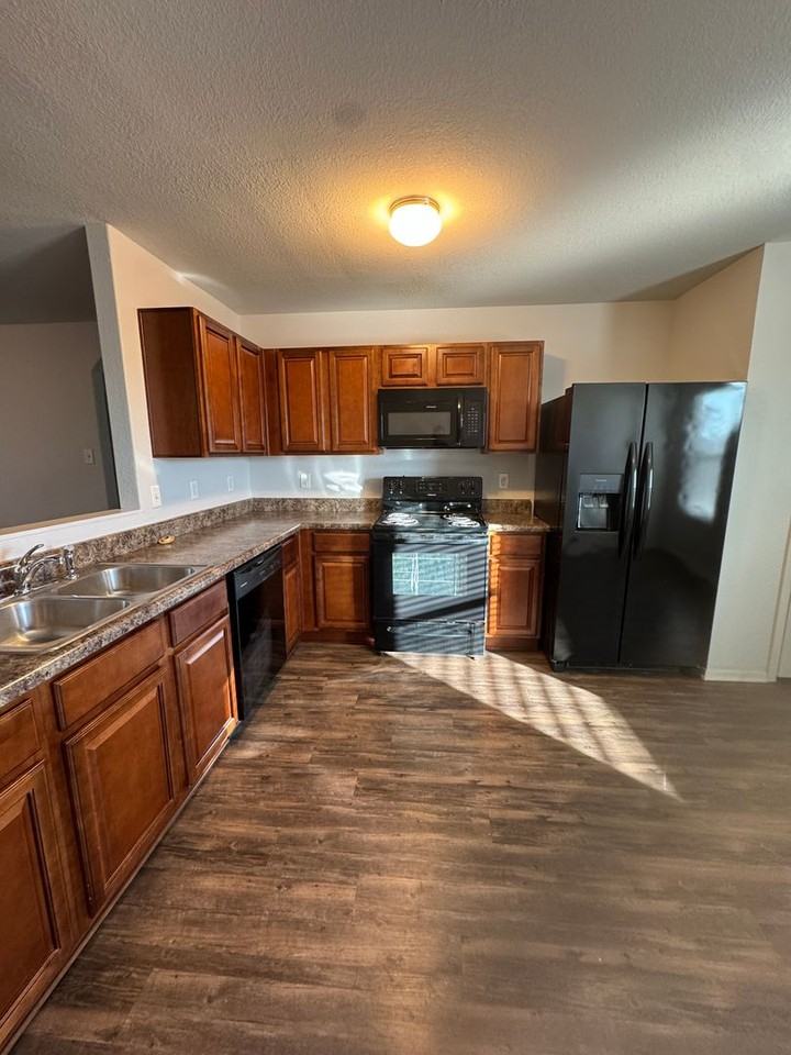 3706 Churchill Dr - Photo 3 of 16