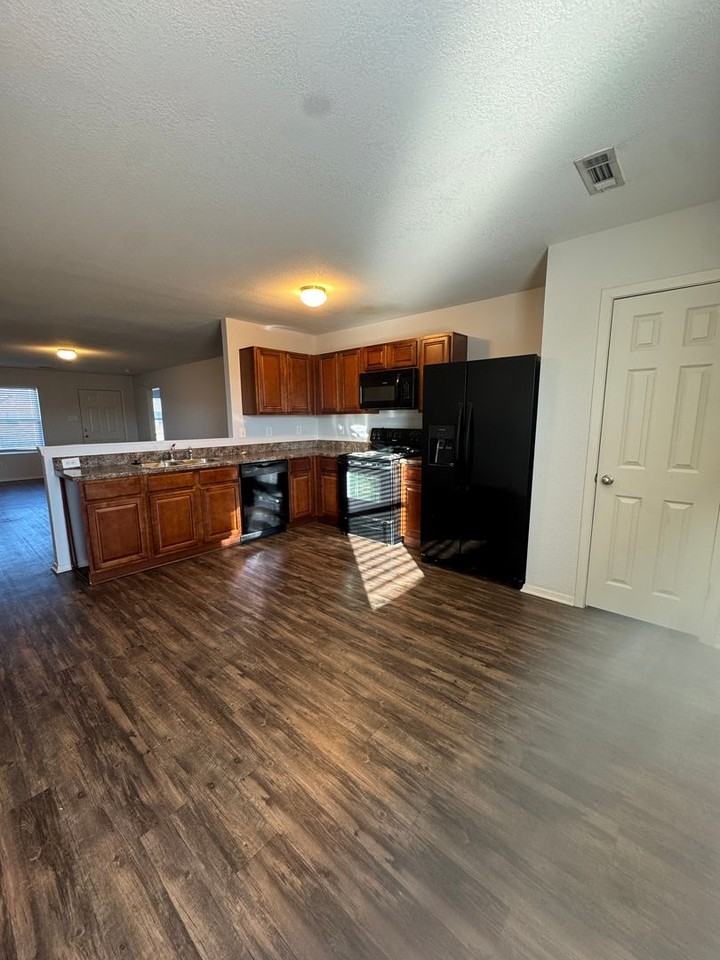 3706 Churchill Dr - Photo 4 of 16