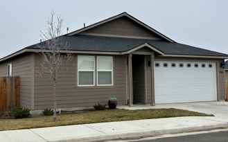 898 Se Strawberry Ln - Photo 1 of 1