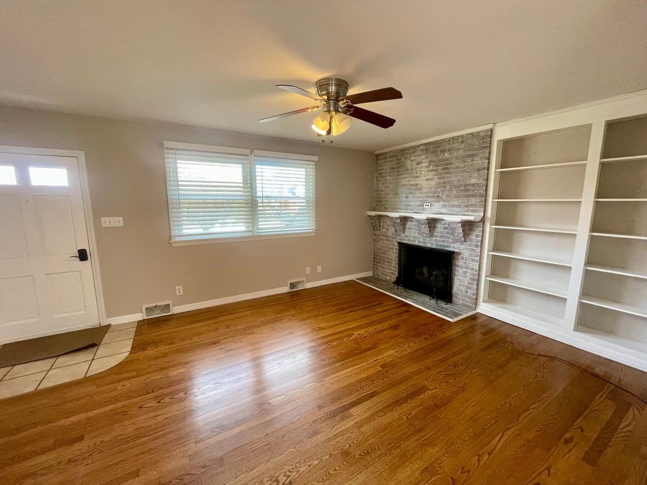727 Sandusky Dr - Photo 2 of 20