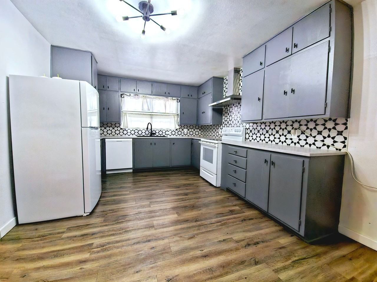 2520 38th St - Photo 6 of 18