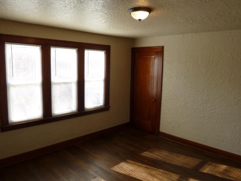 719 11th St Nw - Photo 6 of 6