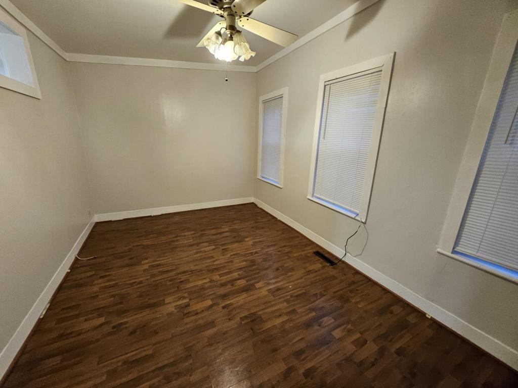 1108 Barrett St - Photo 3 of 10