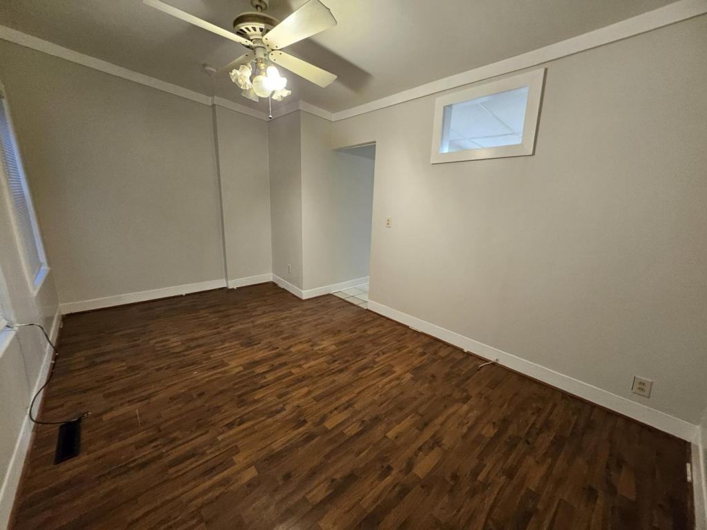 1108 Barrett St - Photo 4 of 10