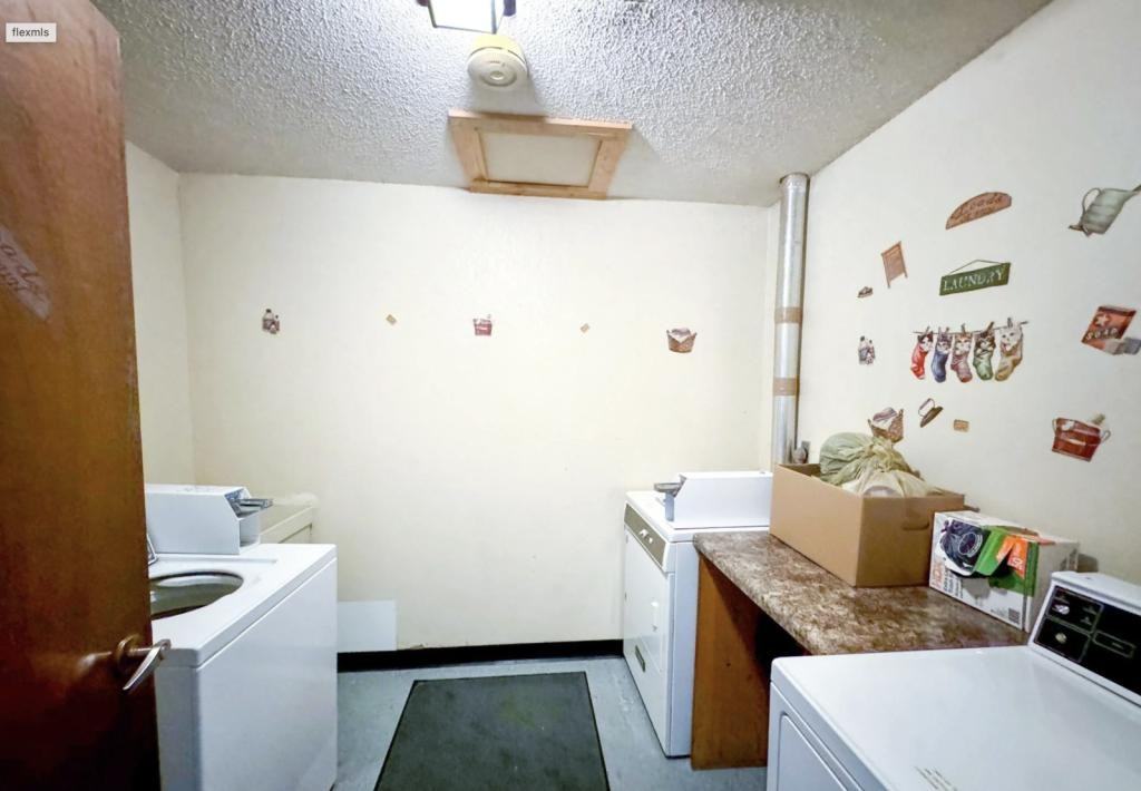 209 5th St E - Photo 3 of 11