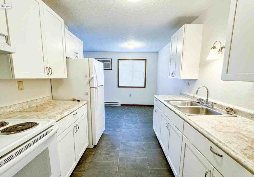 209 5th St E - Photo 4 of 11