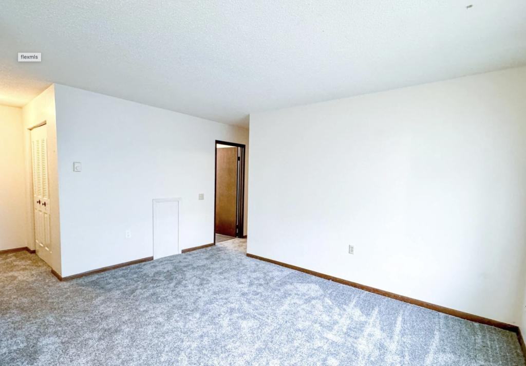 209 5th St E - Photo 7 of 11