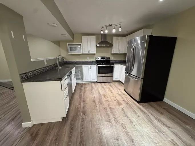 11320 97 St #A - Photo 3 of 7