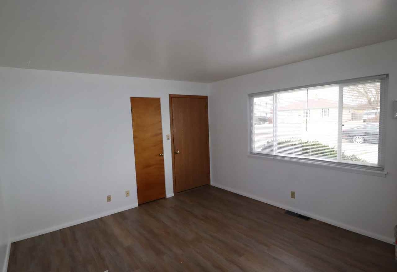 123 Andrew Ave - Photo 7 of 18