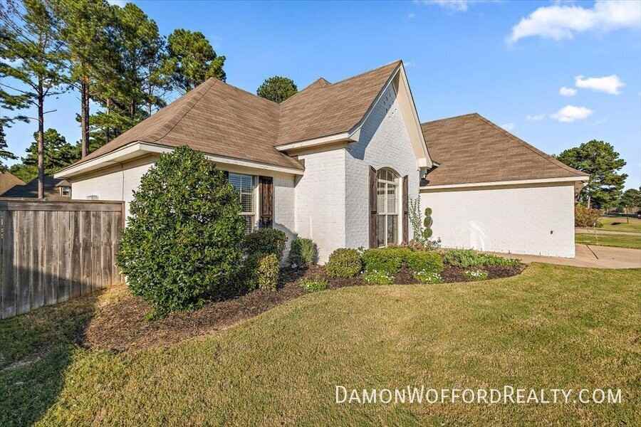 139 Ashbrooke Blvd - Photo 2 of 31