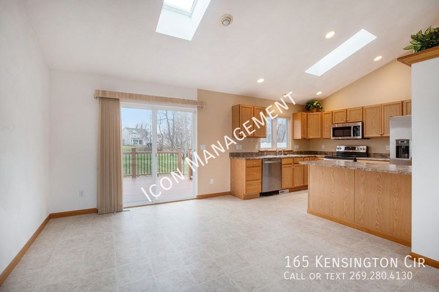 165 Kensington Cir - Photo 2 of 19