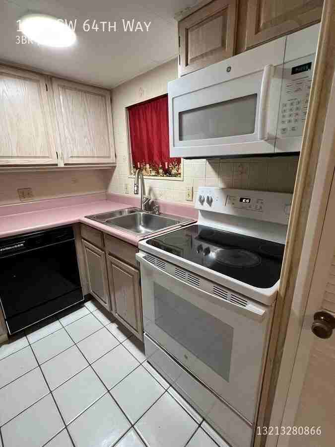 1531 Sw 64th Way - Photo 6 of 50