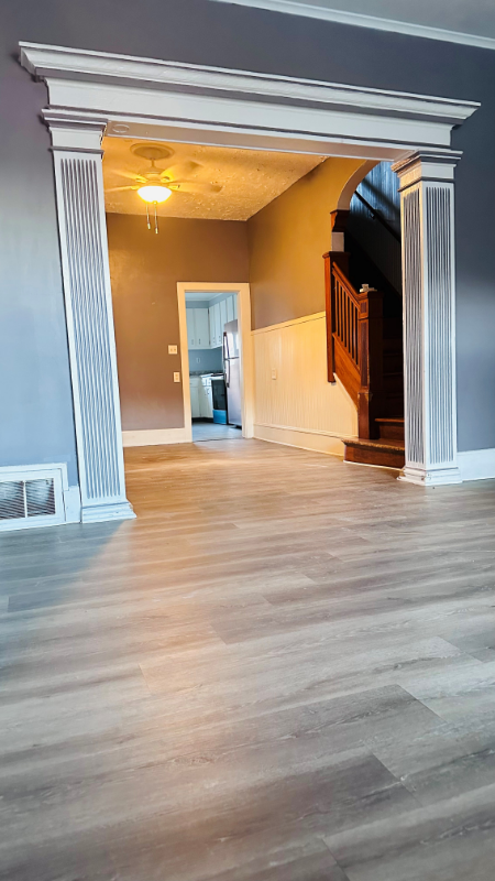 446 W Race St - Photo 2 of 19