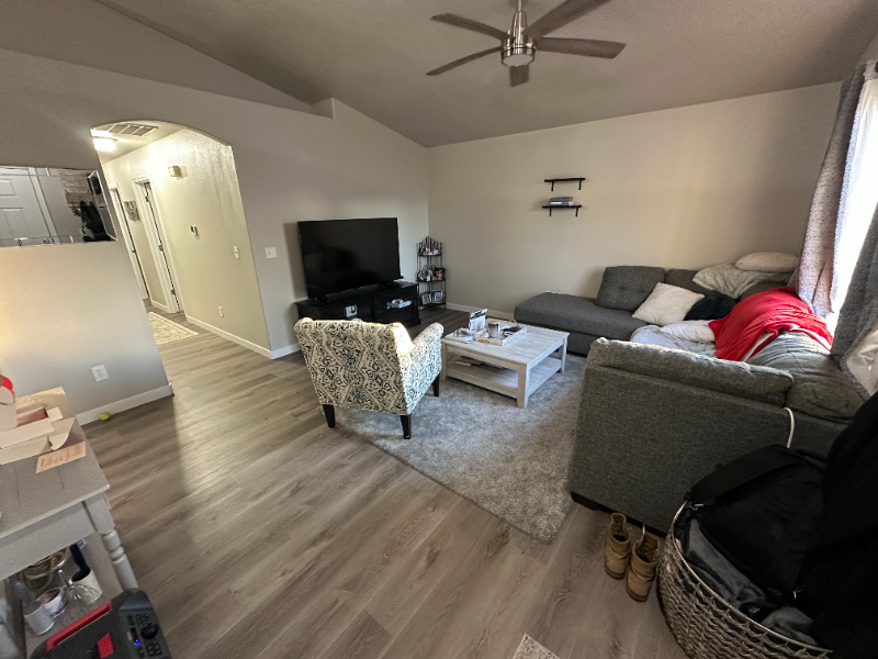 1060 Robin Pl - Photo 2 of 28