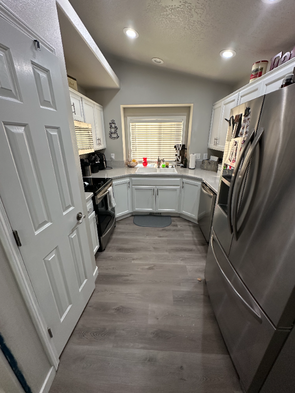 1060 Robin Pl - Photo 7 of 28