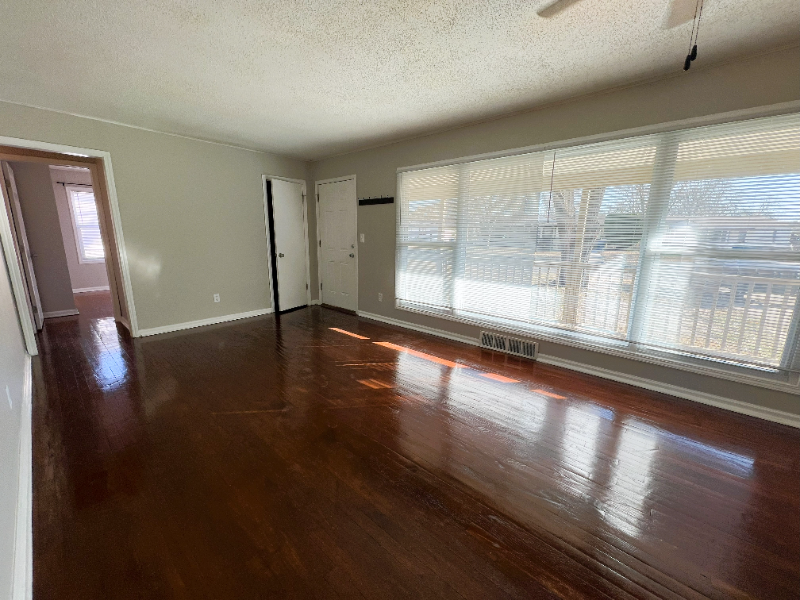 1722 W Regal St - Photo 3 of 17