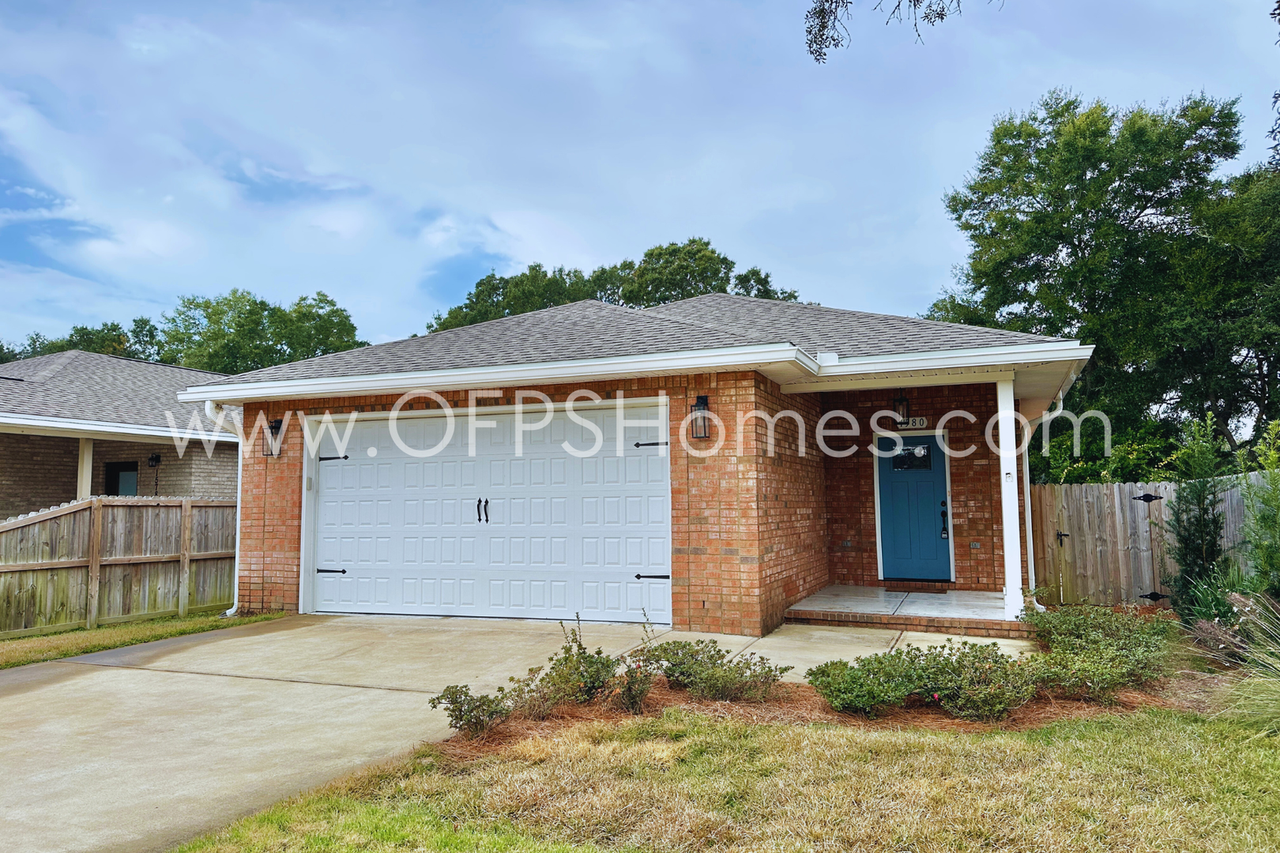 1580 Hickory St - Photo 2 of 20