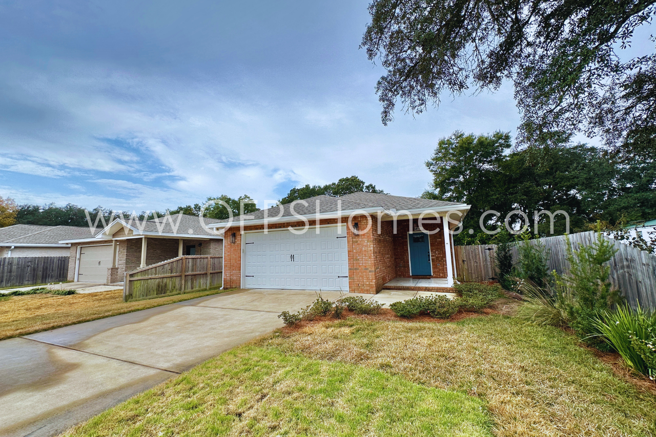 1580 Hickory St - Photo 3 of 20