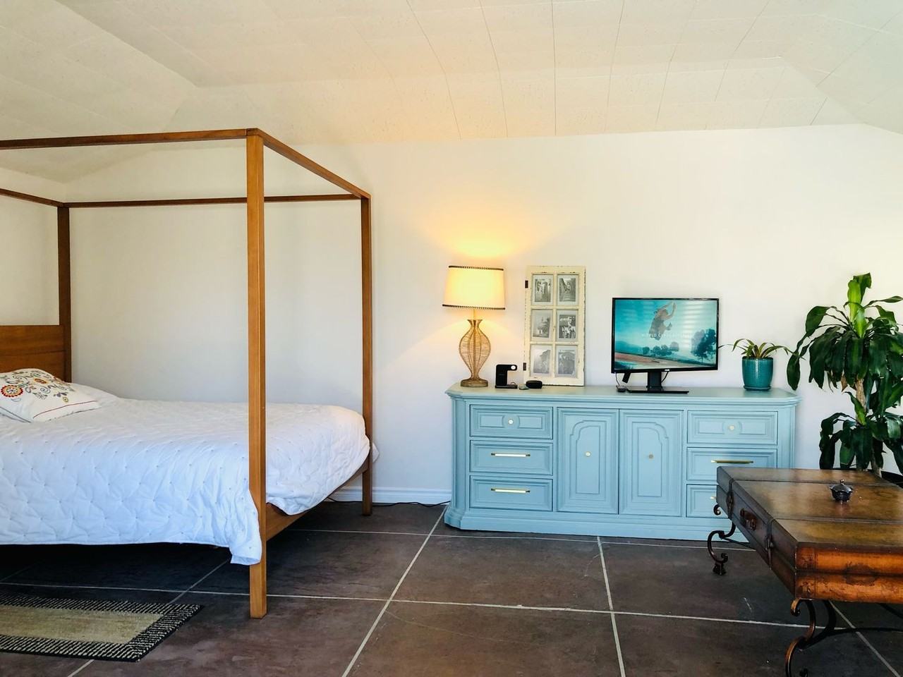 4677 Winona Ave - Photo 2 of 8