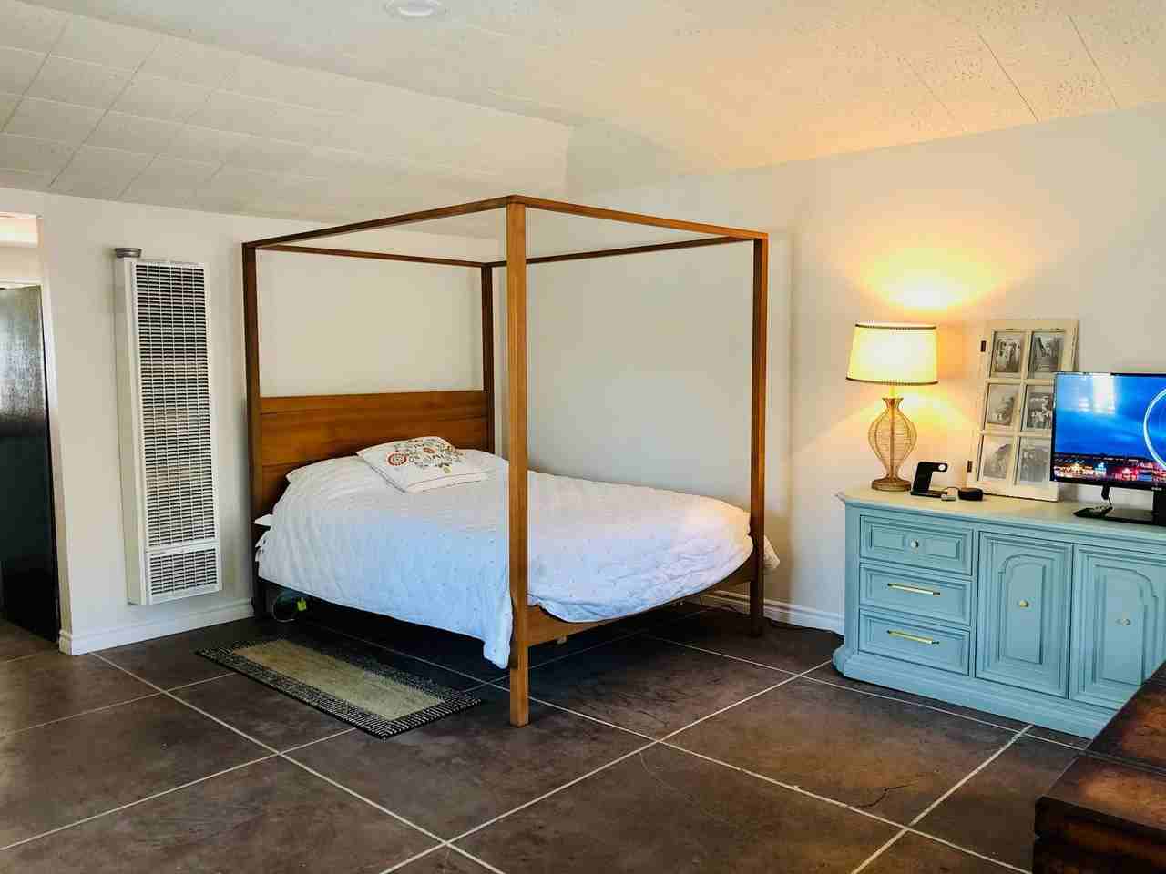 4677 Winona Ave - Photo 3 of 8