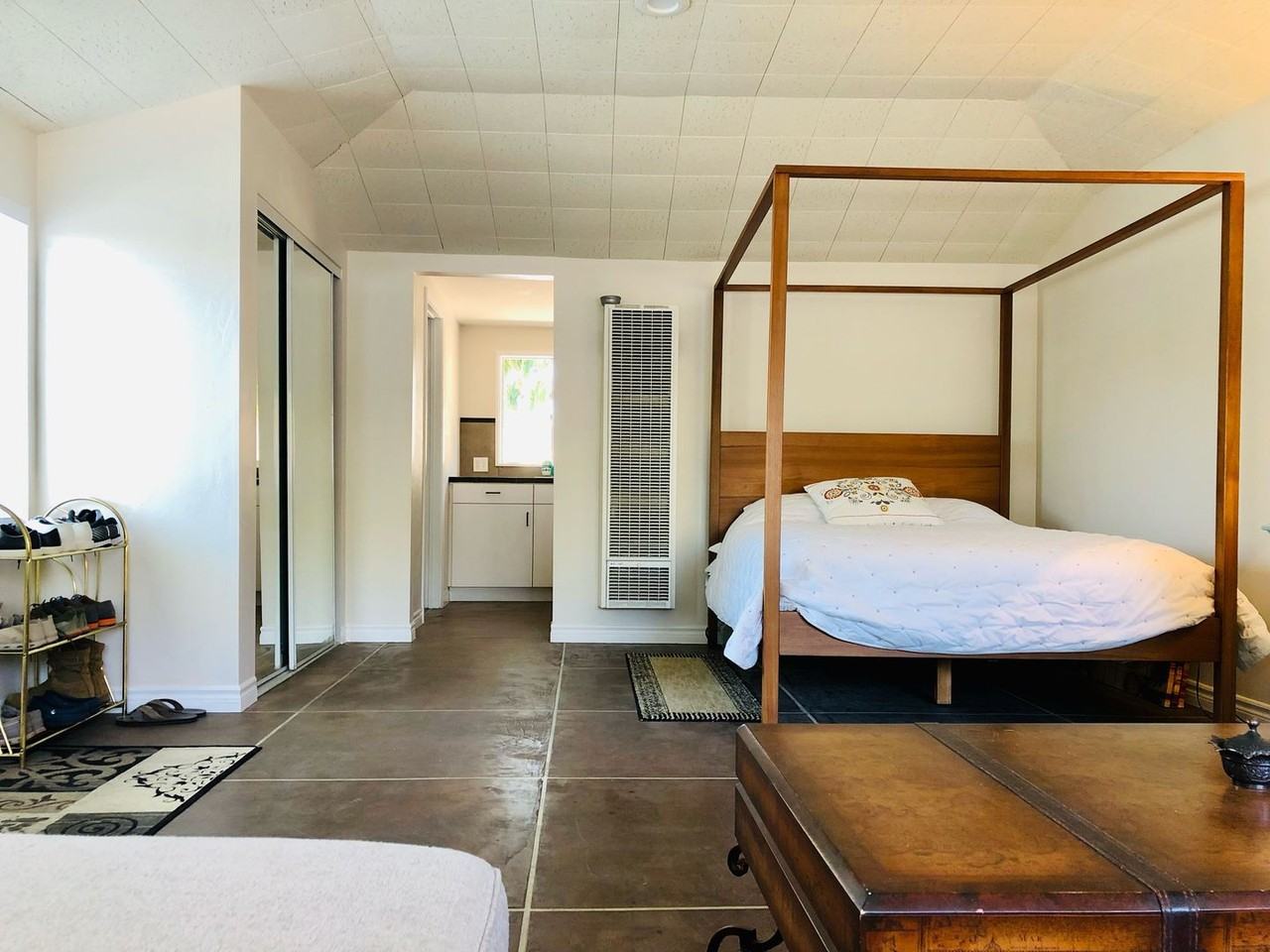 4677 Winona Ave - Photo 4 of 8