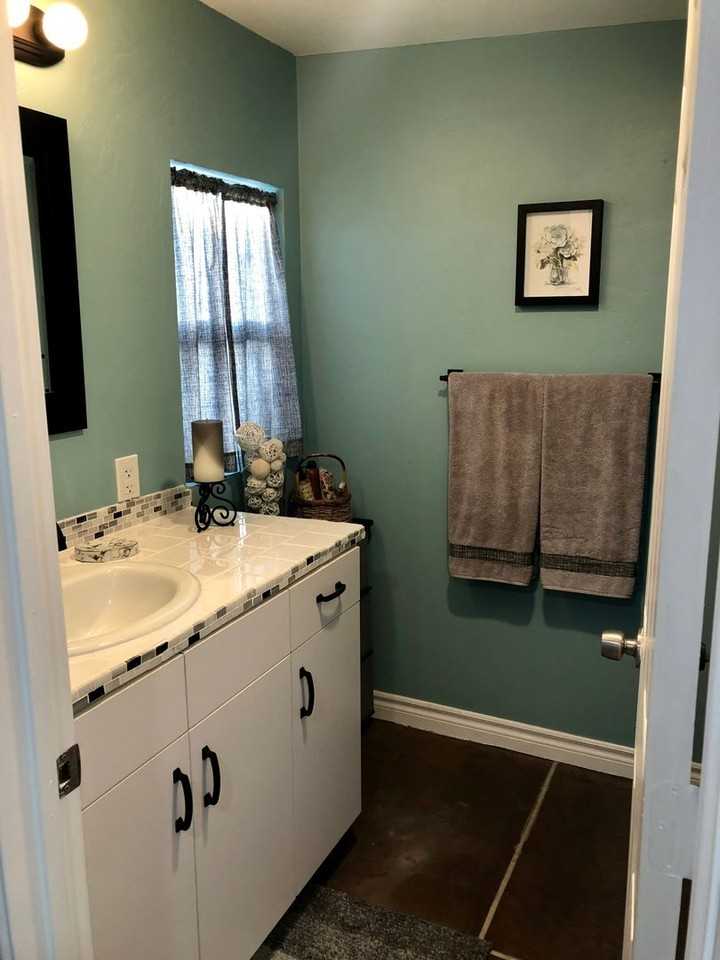 4677 Winona Ave - Photo 7 of 8