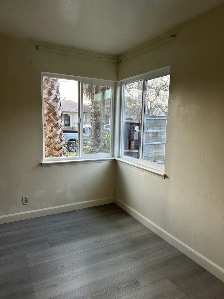 1011 E San Antonio St - Photo 2 of 5