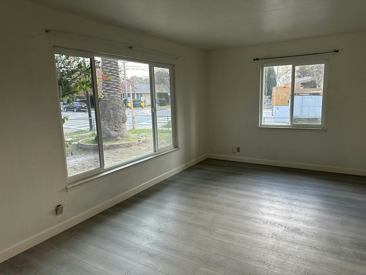 1011 E San Antonio St - Photo 3 of 5