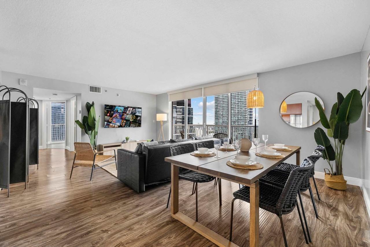 1 Nw 12th St #1032224P - Photo 3 of 48