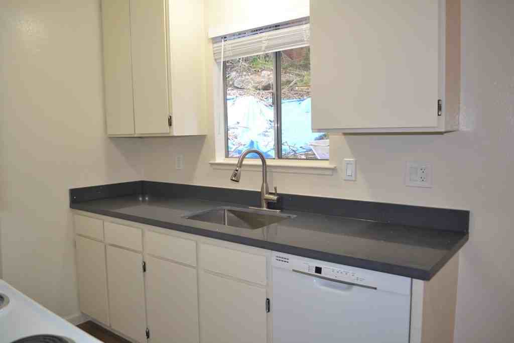 1002 Railroad Avenue - Photo 2 of 11