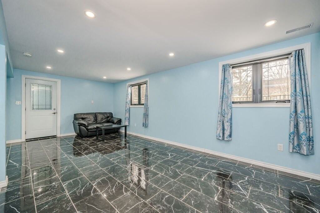 585 Edinburgh Rd S - Photo 2 of 23