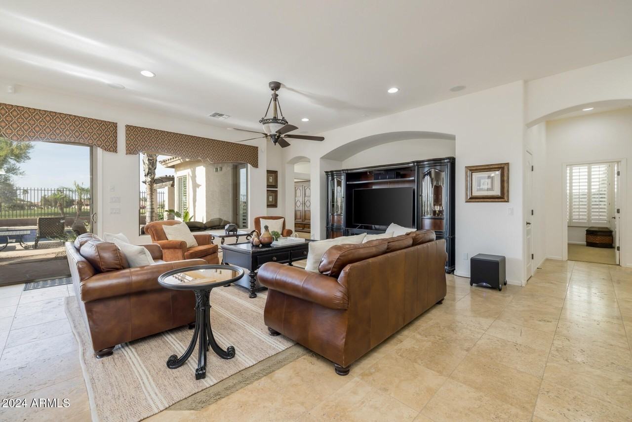 4176 Clubview Drive - Photo 3 of 38