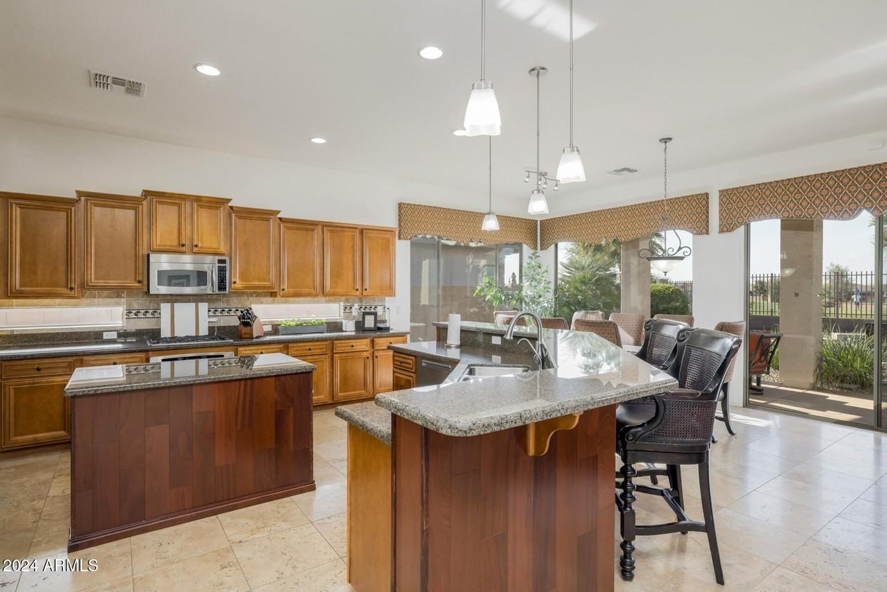 4176 Clubview Drive - Photo 4 of 38