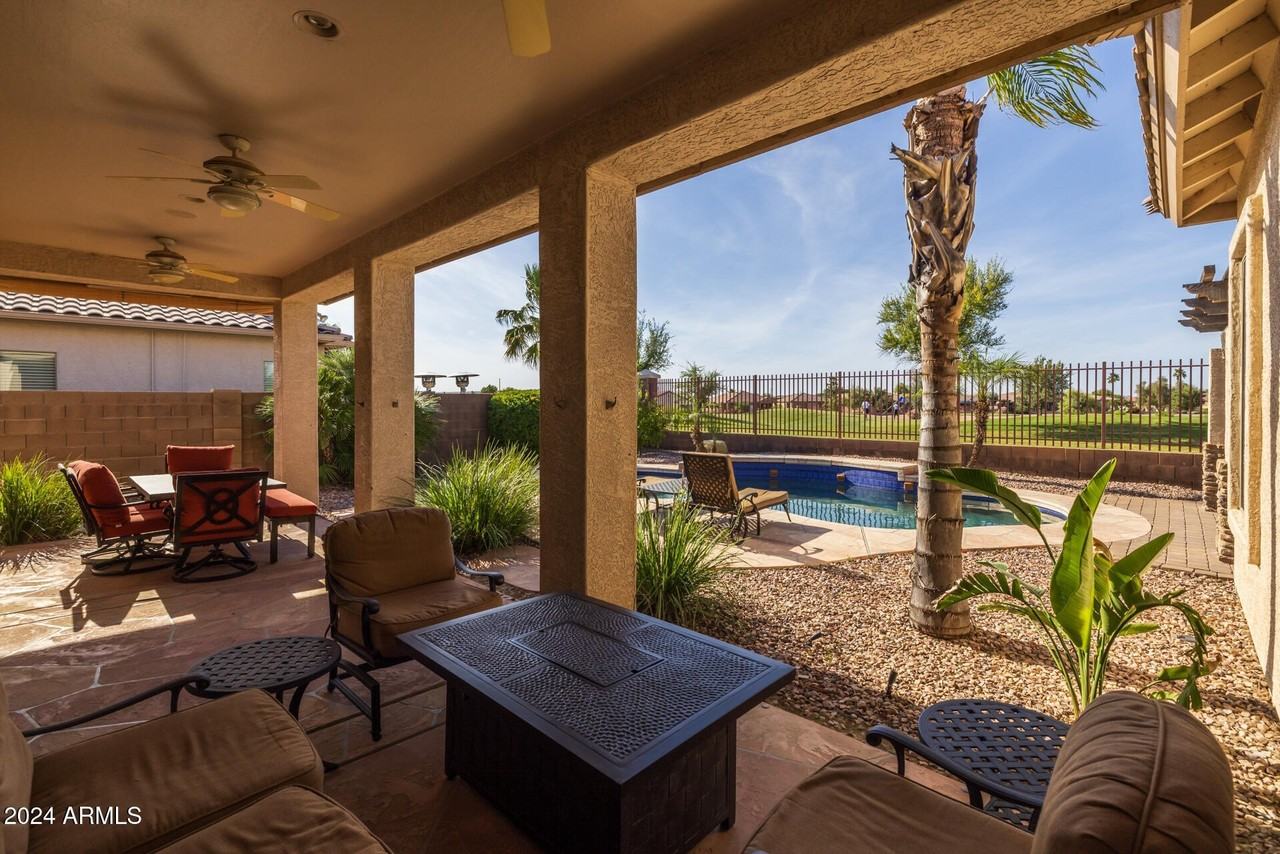 4176 Clubview Drive - Photo 7 of 38