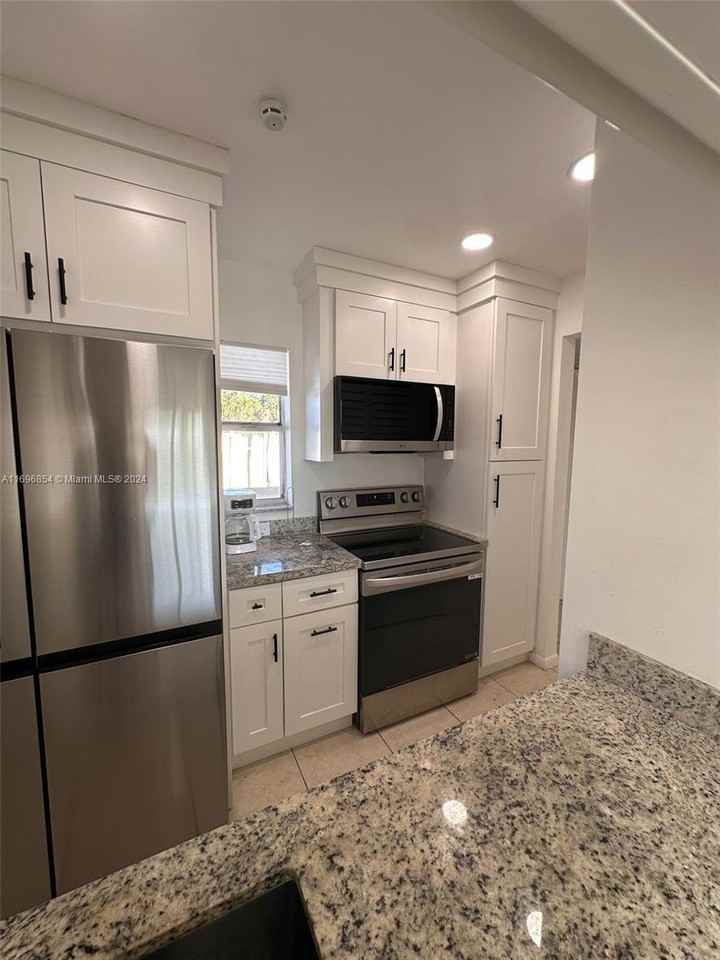 910 Twin Lakes Dr #8K - Photo 2 of 8