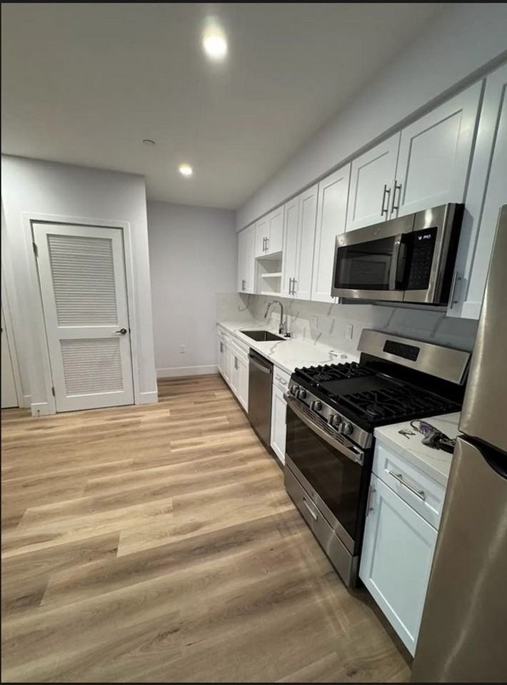 8746 Burnet Ave. - Photo 7 of 16