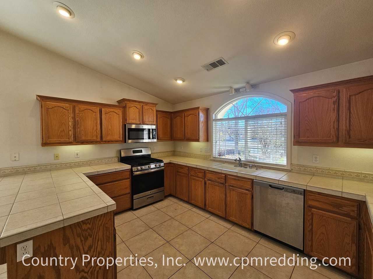 3875 Meadow Oak Way - Photo 4 of 21