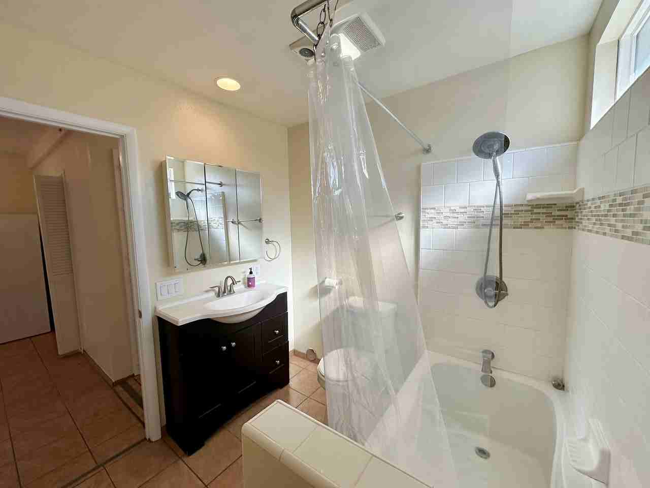 1936 Oak St #B - Photo 7 of 15