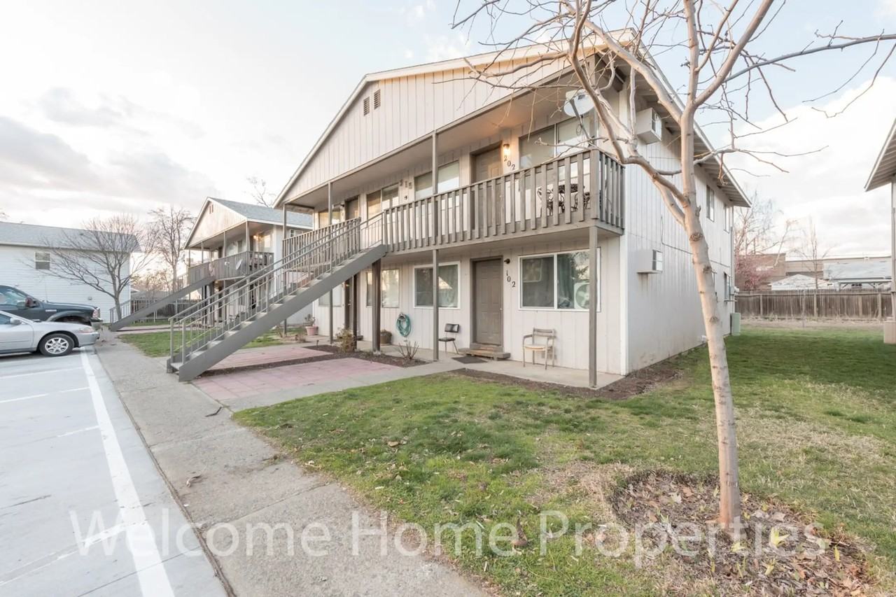 219 Se 3rd St - Photo 3 of 19