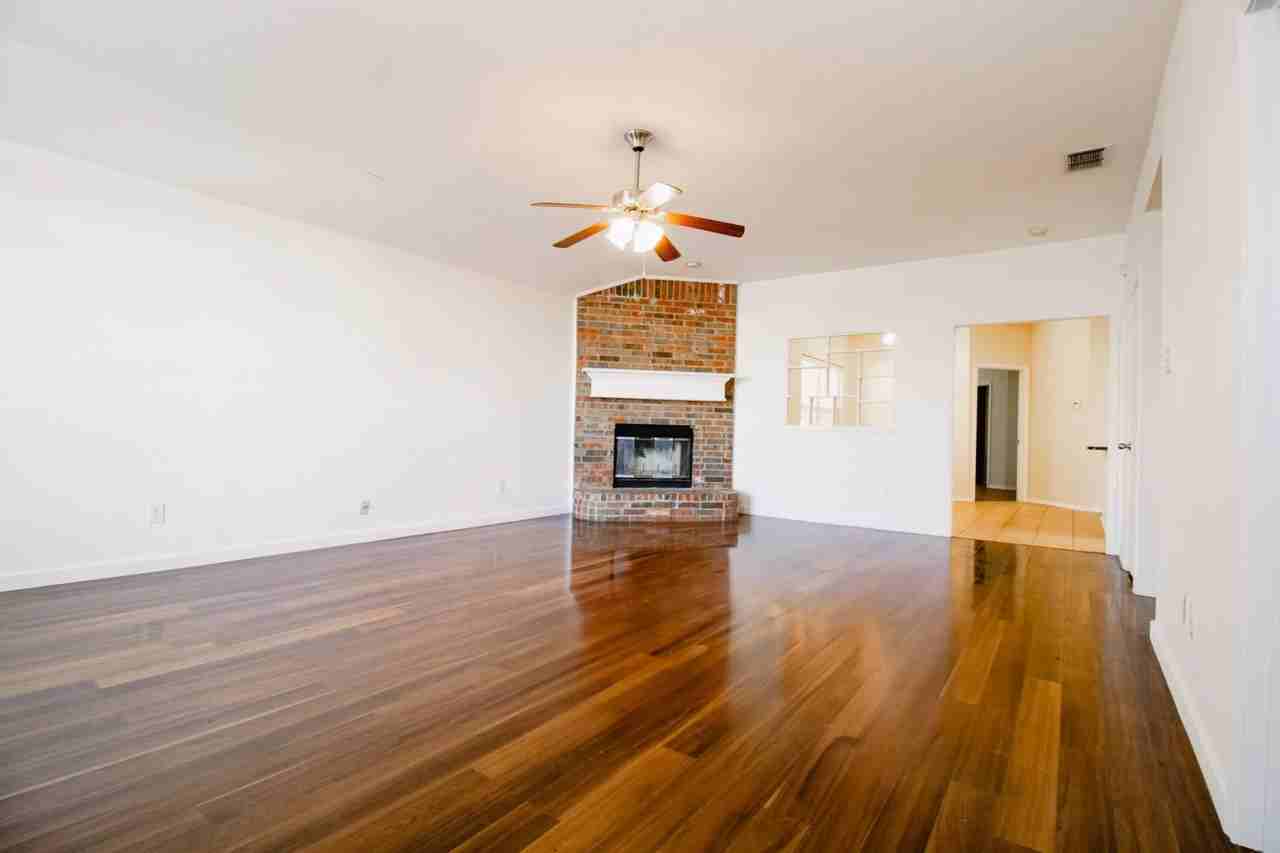 3219 108th St - Photo 2 of 15