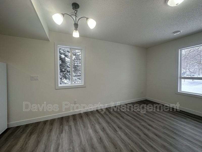 11903 93 St Nw - Photo 7 of 10