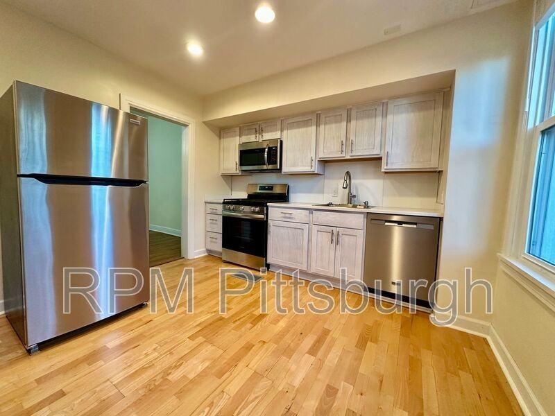 414 Hastings St - Photo 2 of 21